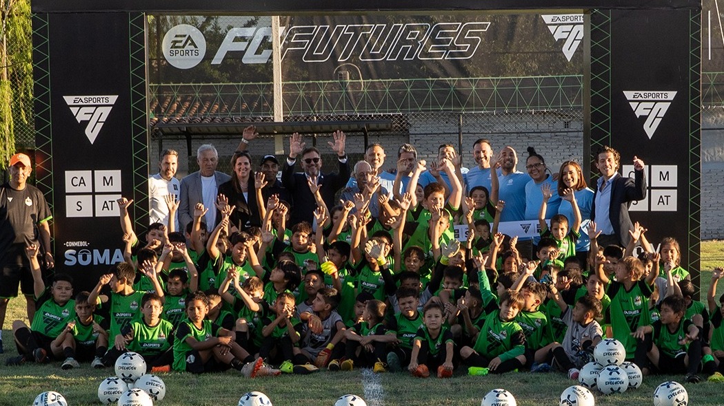 Conmebol y EA SPORTS renuevan cancha en comunidad de Paraguay