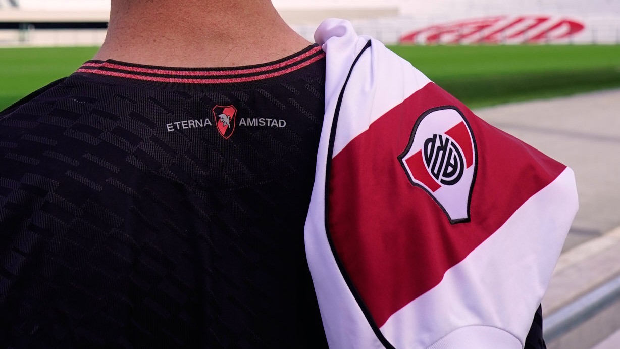 Nueva camiseta del Torino honra su historia con River Plate